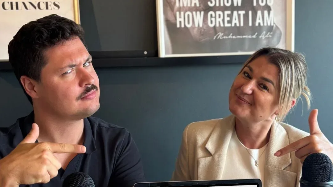 Sigrid Peeters en Alexander Van Schandevyl nemen een podcast op over Mijn VerbouwPremie